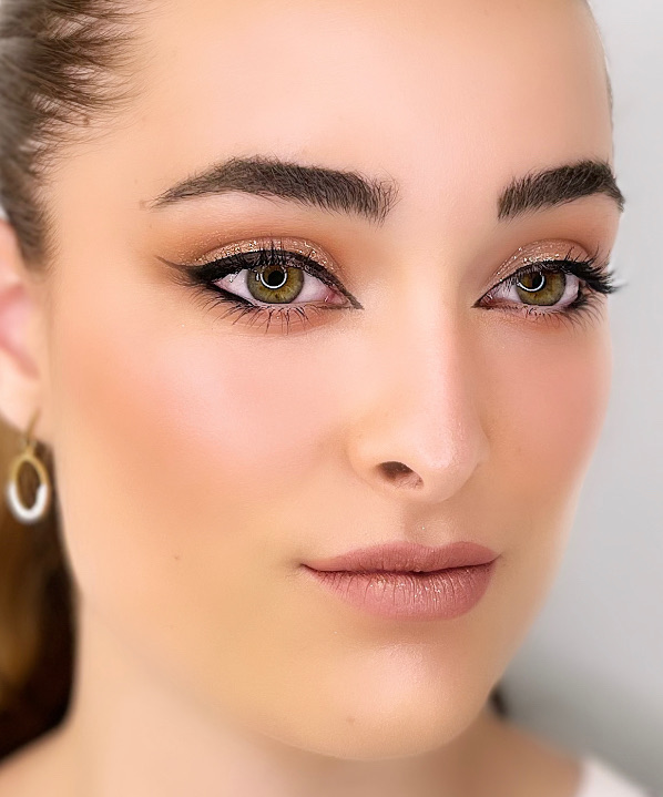Trabajo de maquillaje de Paco Navarro · Elegancia luminosa